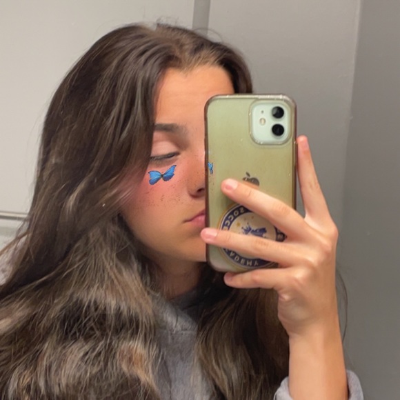 Meet your Posher, Gabrielle - Picture 1 of 1